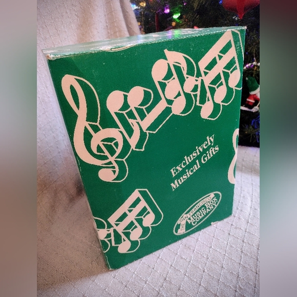 Brand New San Francisco Music Box Company Musical Christmas Angel w/ Gift Box - Picture 7 of 7